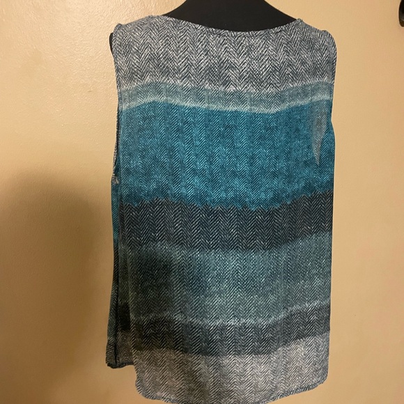 Sleeveless Top - Picture 2 of 4